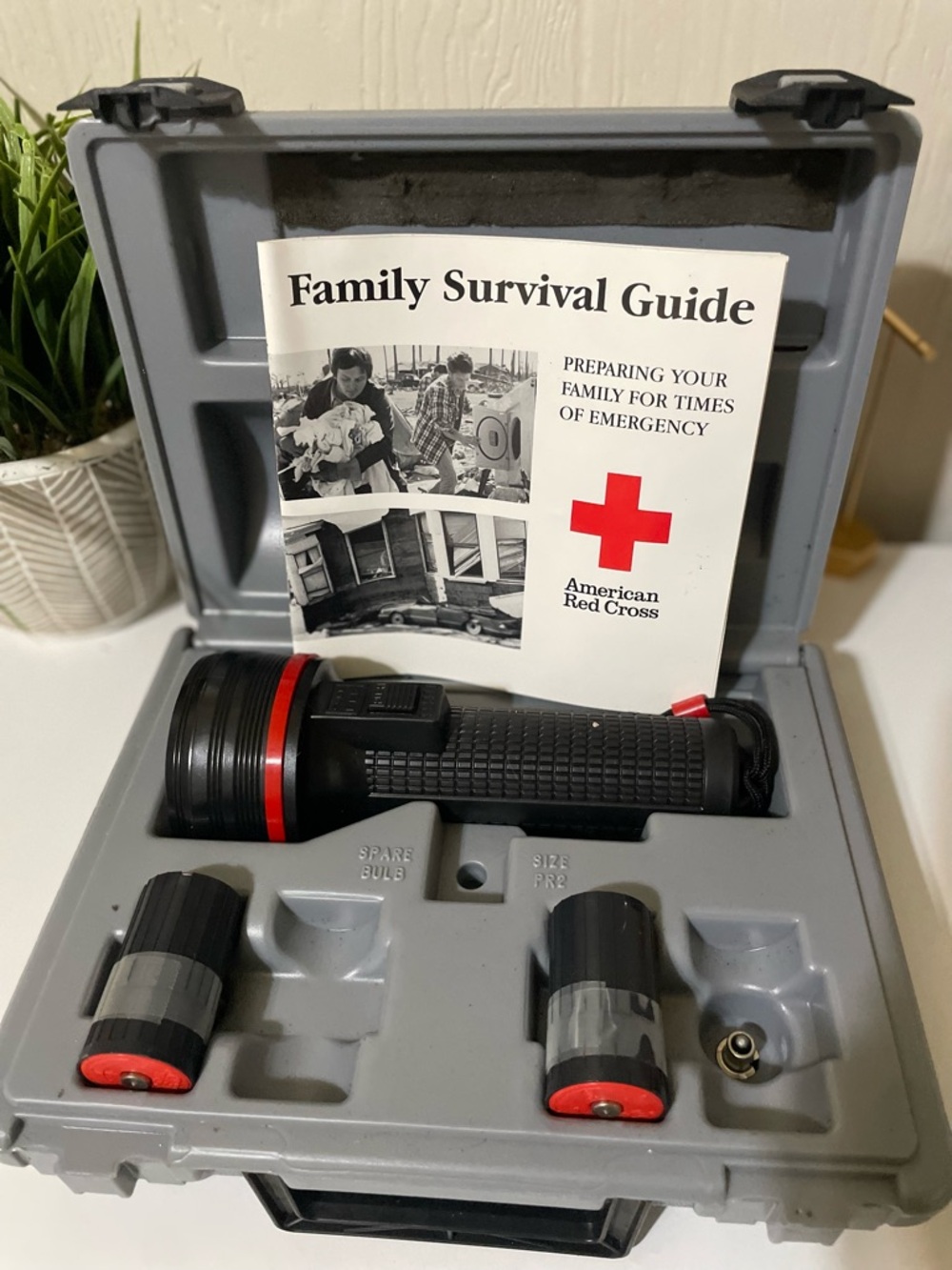 American Red Cross Emergency Flashlight Kit – Black with Red Accent